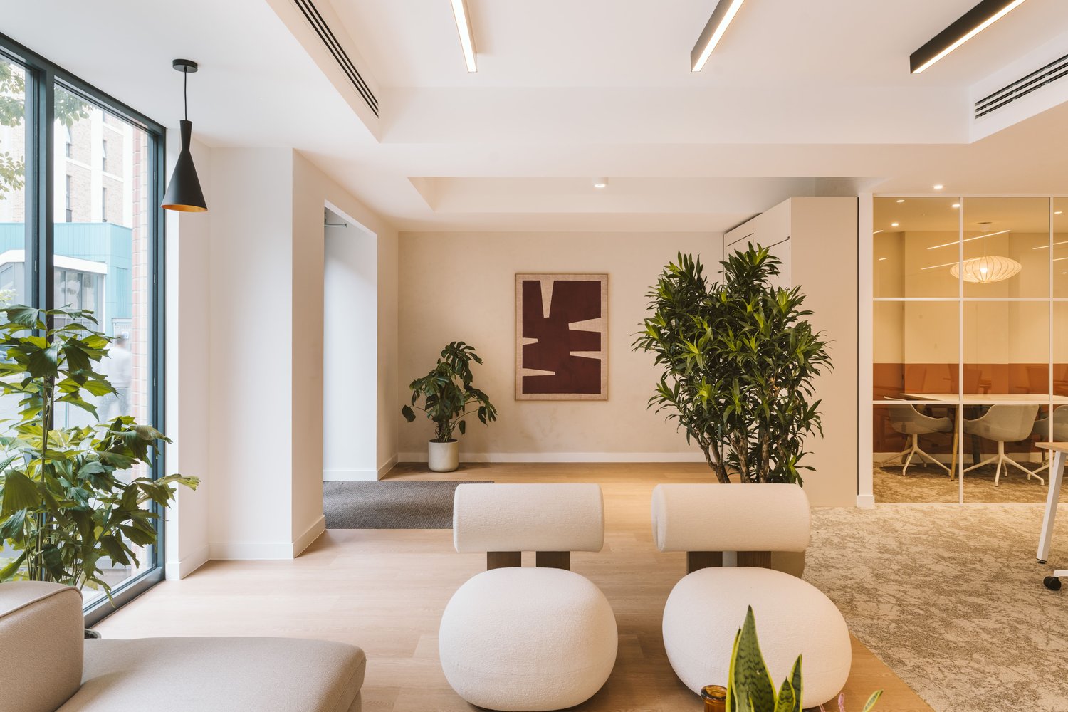 Ariel House - Self-contained office finished to immaculate standards